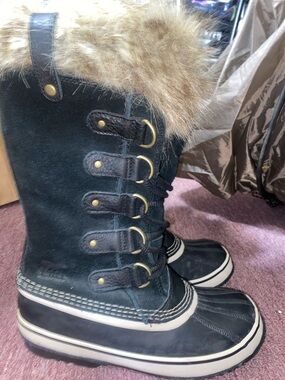 Sorel Black Lace-Up Winter Boots with Faux Fur Cuff women’s size 7.5